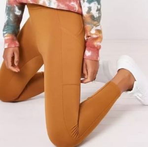 Lou & Grey Lite Ponte Pocket Leggings